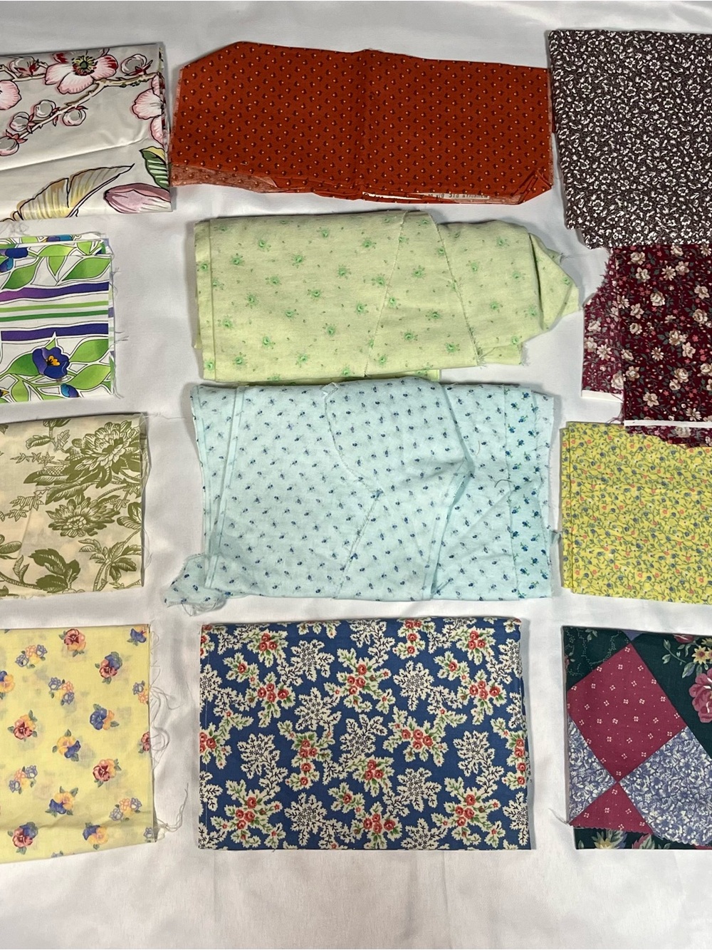 Lot of 14 Vintage Cotton Quilting Fabric Pieces Florals Craft Sewing Mixed Sizes